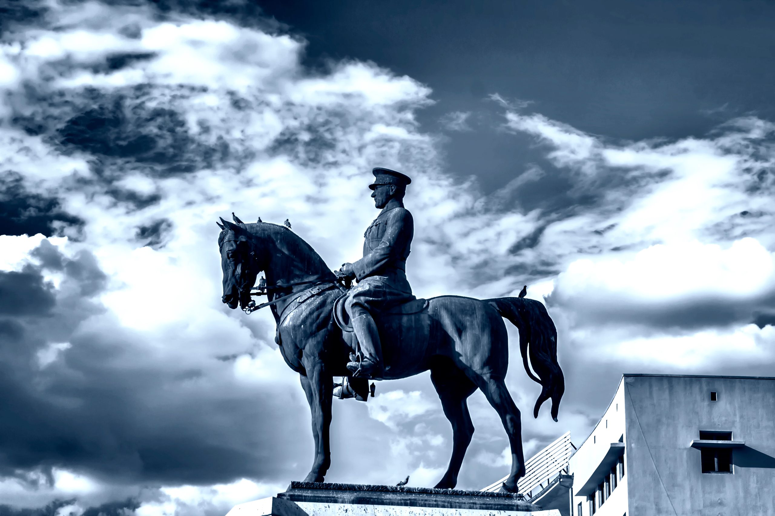 Atatürk at üstünde heykel fotoğrafı