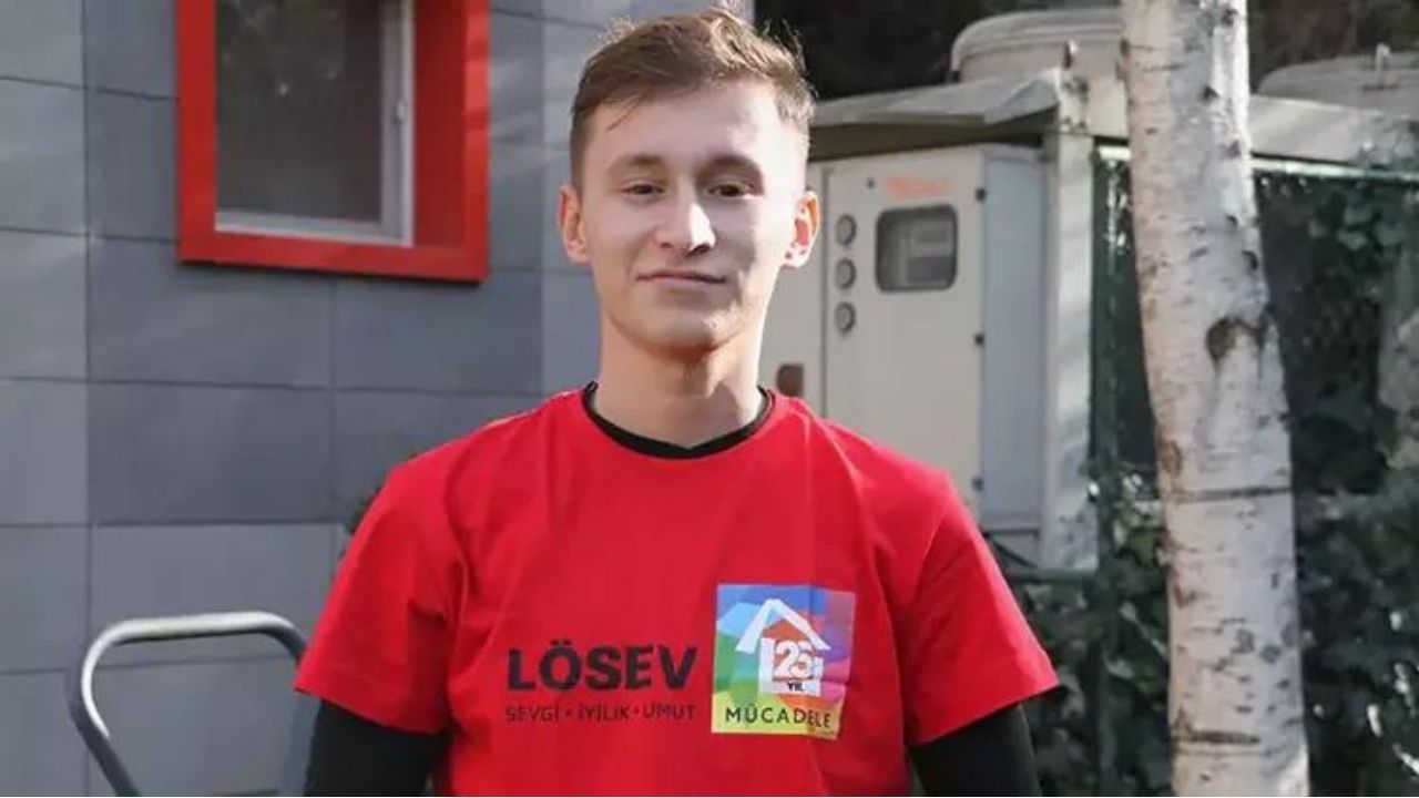 Lise Öğrencisi Lösemiyi Yendi ve Herkese Umut Oldu