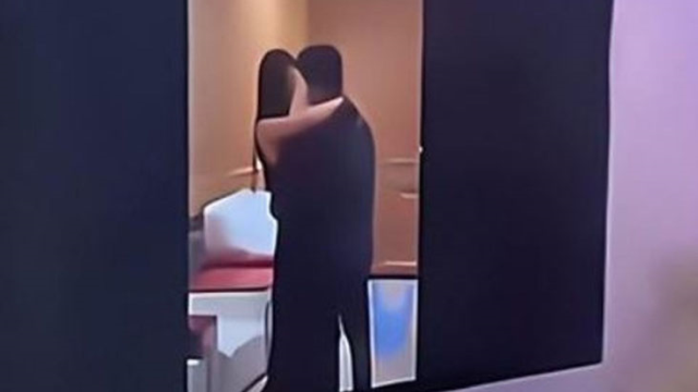 Aldatılan Damat Şok Bir Planla İntikam Aldı! Gelin, İzleyenleri Şaşkına Çevirerek Düğün Salonunu Terk Etti!