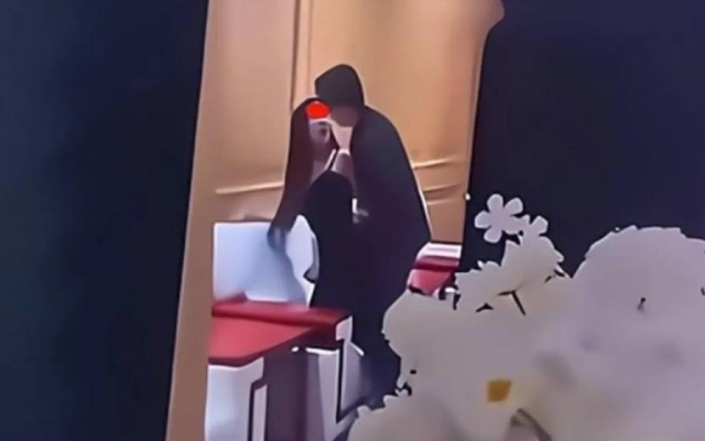 Aldatılan Damat Şok Bir Planla İntikam Aldı! Gelin, İzleyenleri Şaşkına Çevirerek Düğün Salonunu Terk Etti!