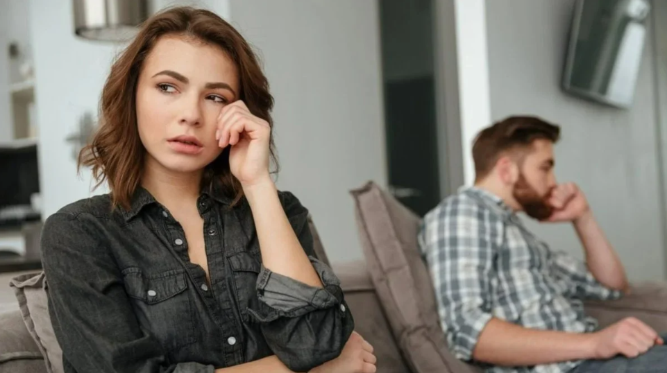 Toksik İlişki Nedir Nasıl Anlaşılır ve Düzelir mi Enerjinizi tüketen bir ilişkide mi bulunuyorsunuz Toksik ilişki belirtileri ve nasıl başa çıkabileceğiniz hakkında bilgi alın. Sağlıklı bir ilişkiye geçiş için adımları keşfedin!